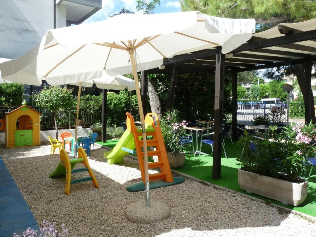 Hotel Arlesiana Rimini Extérieur photo