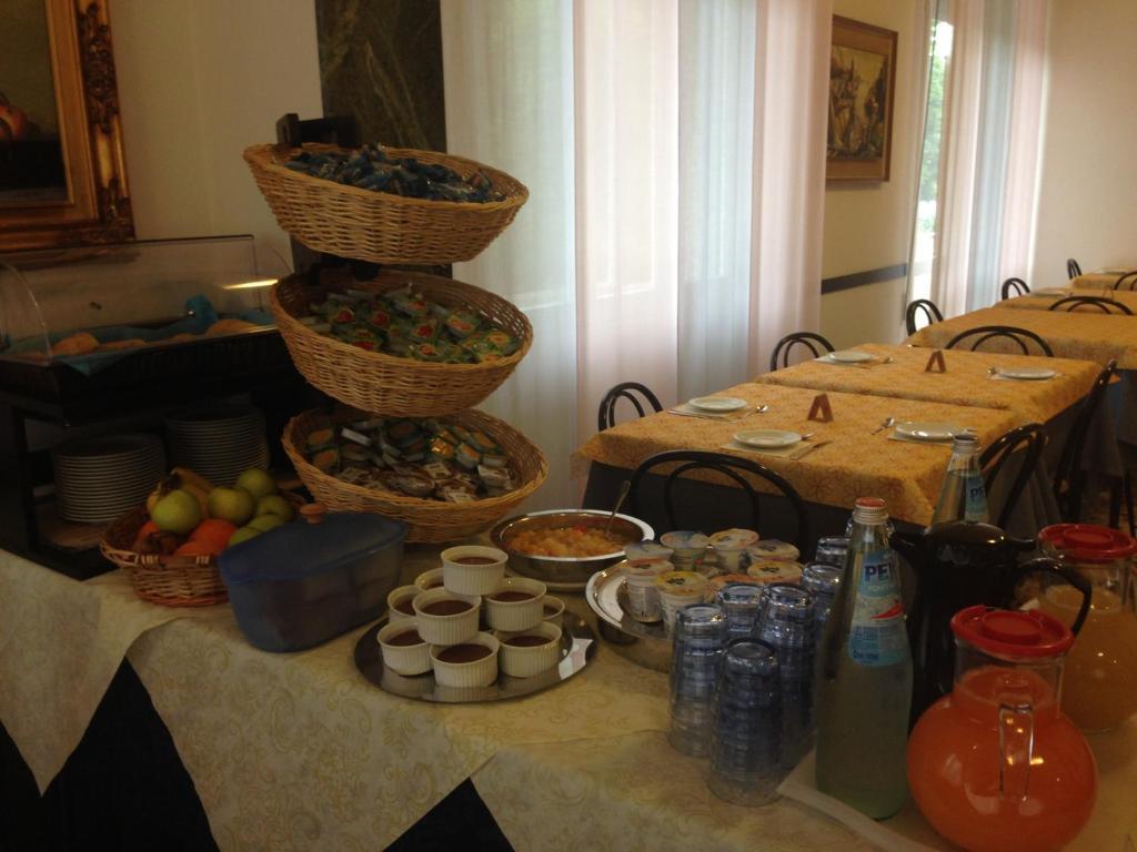 Hotel Arlesiana Rimini Extérieur photo