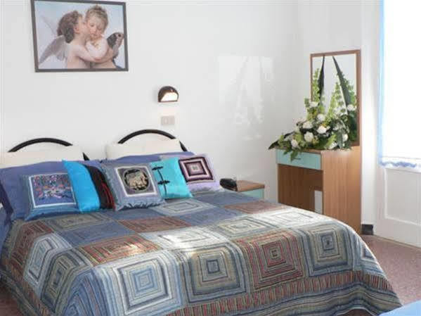 Hotel Arlesiana Rimini Extérieur photo